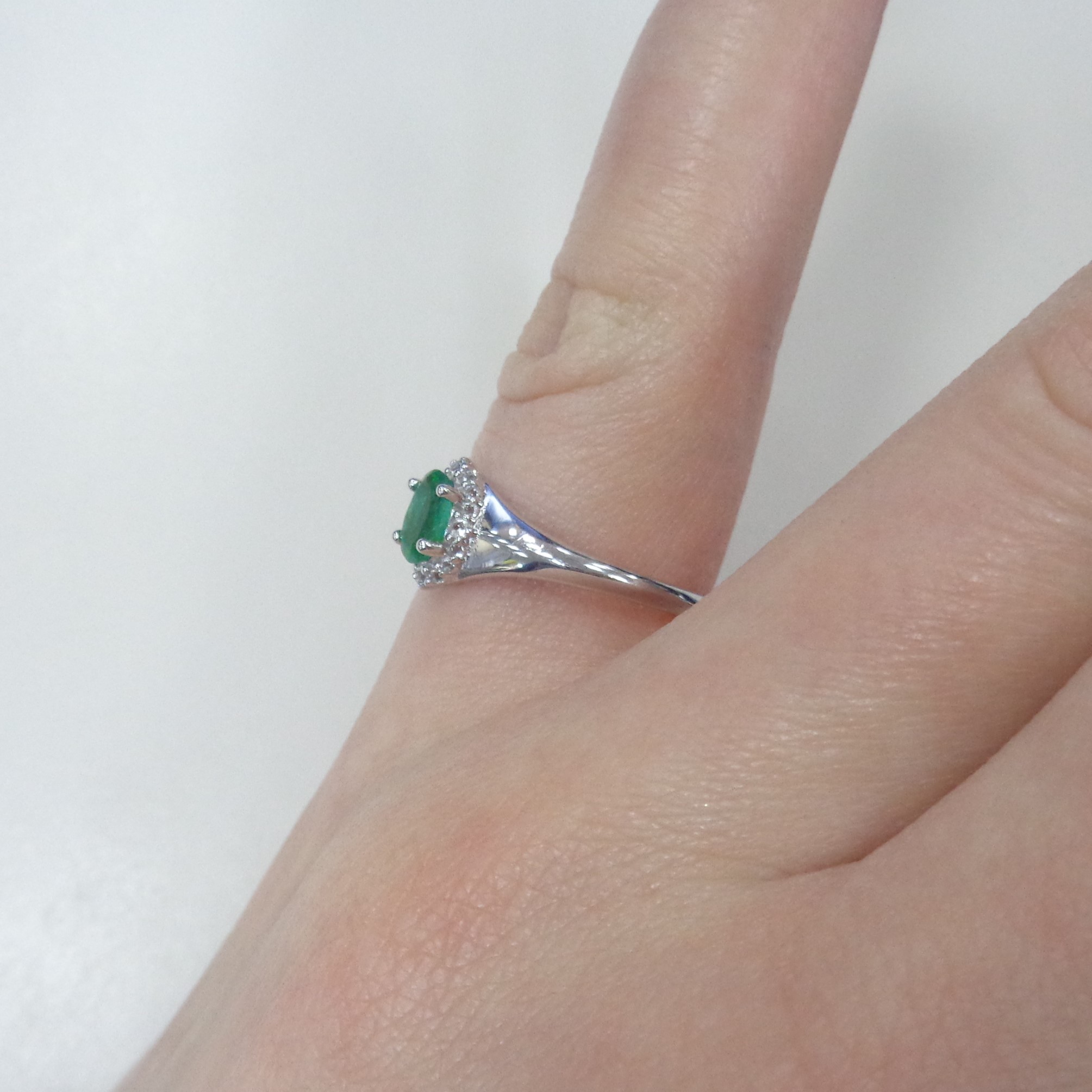 Серебряное кольцо с изумрудом